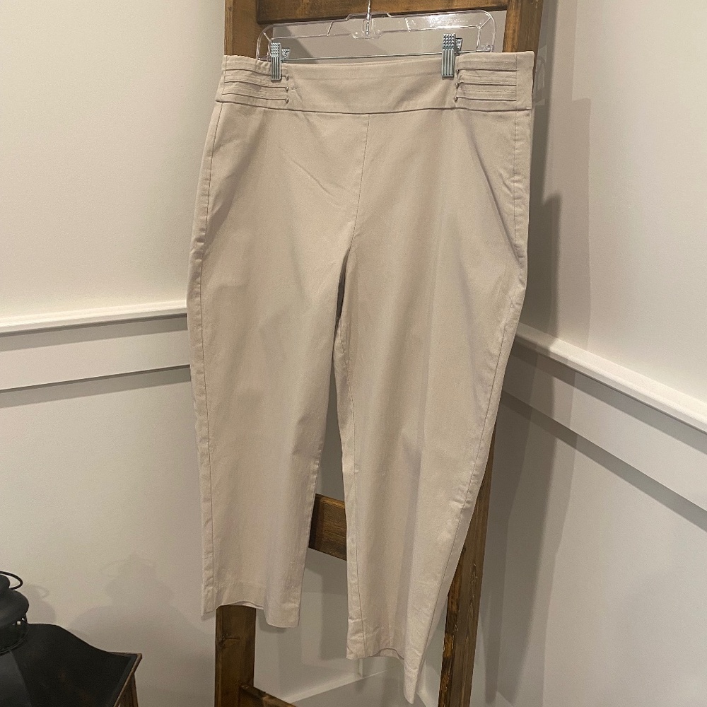 JM Collection Women’s Tummy-Control Capri Pants